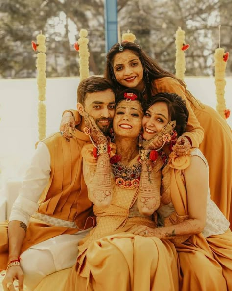 Haldi Pic, Haldi Pics, Haldi Photography Ideas, Haldi Couple, Haldi Photos, Haldi Shoot, Haldi Pose, Haldi Photography, Haldi Ideas