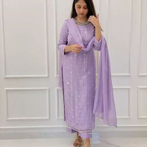 Punjabi Pant Suits For Women, Lavender Suit Design, Lavender Color Suit, Lavender Punjabi Suit, Lavender Anarkali Suits, Latest Ladies Suit Design, Lavender Suits For Women Indian, Lavender Suits For Women, Modern Punjabi Outfits