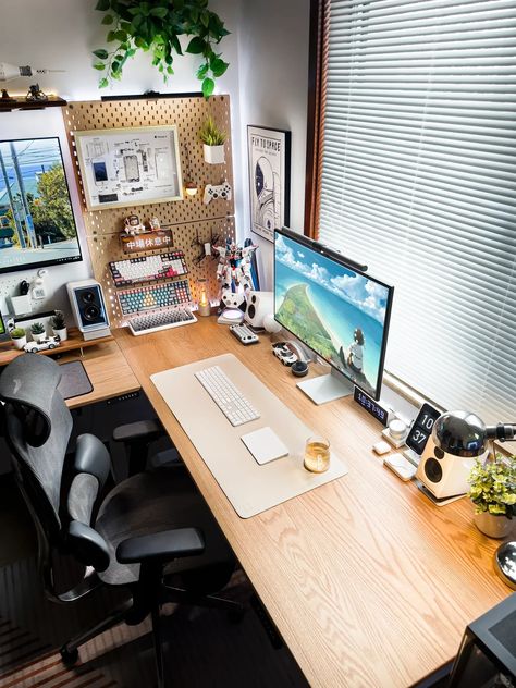 L Shaped Desk Gaming Setup Bedroom, Desk Organization L Shaped, Desk Ideas L Shaped, Pc Setup L Desk, L Shaped Workstation, Desk Setup L Shape, L Shape Study Table Design Bedroom, Corner Desk Setup Ideas, L Shaped Desk Setup Aesthetic