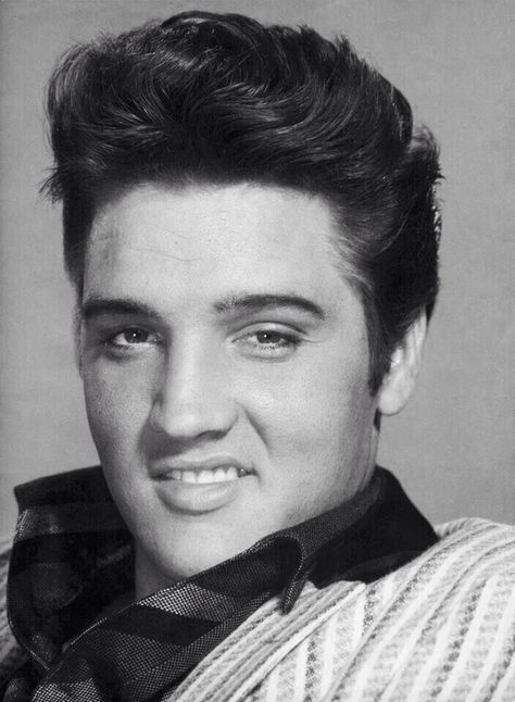 Crooked Smile Drawing, 50s Elvis, Smile Drawing, Crooked Smile, Young Elvis, Elvis Presley Pictures, Anatomy Poses, Drawing Stuff, Live Forever