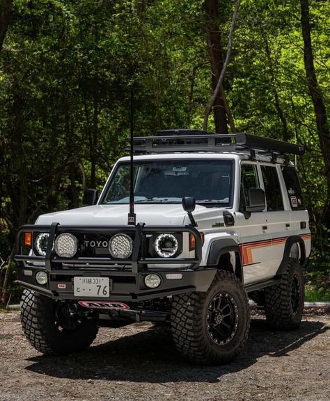 Land Cruiser Hardtop, Lifted Land Cruiser, Off Roading Vehicles, Toyota Land Cruiser Offroad, 70 Series Landcruiser, Overland 4runner, Toyota Land Cruiser 80 Series, Off Road Cars, Off Road Suv