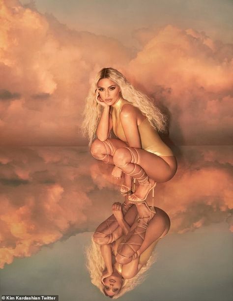 Kardashian Photoshoot, Kim Kardashian Photoshoot, Woods Photoshoot, Kim Kardashian Images, Kanye Fashion, Kkw Beauty, Kim Kardashian West, Blonde Curls, Jordyn Woods