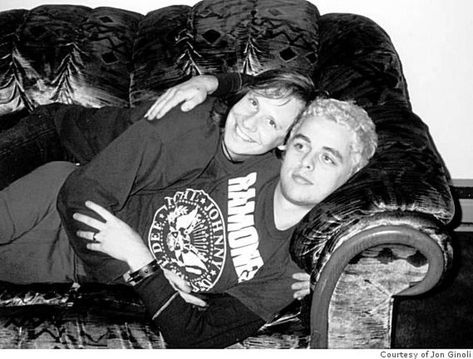 Jon Ginoli of Pansy Division and Bille Joe Armstrong of Green Day cuddling teehee Pansy Division, Billie Green Day, Green Day Billie Joe, Tré Cool, Soft Grunge Aesthetic, Joe Armstrong, Billie Joe Armstrong, Band Humor, I Go Crazy