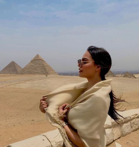 Egypt Outfits, Egyptian Poster, Rome Outfits, Instagram Feed Tips, Egypt Aesthetic, Egypt Travel, Model Poses Photography, Cairo Egypt, Future Lifestyle