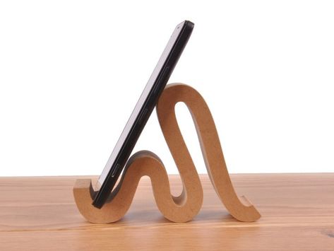 Wooden Phone Holder, Wood Phone Holder, Wood Phone Stand, Cnc Router Projects, Diy Recycled Projects, Drukarka 3d, Wood Craft Projects, Wood Projects That Sell, Diy Wall Art Decor