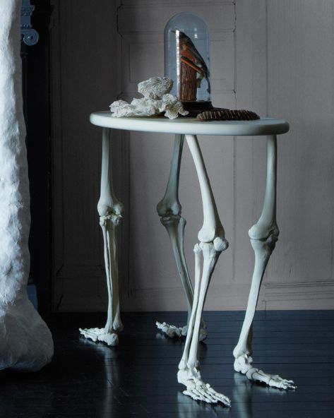 bone-table-halloween-0719-onecms Skeleton Table, Martha Stewart Holiday, Halloween Fest, Diy Halloween Projects, Goth Home, Goth Home Decor, Cabinet Of Curiosities, A Skeleton, Halloween Decorations Indoor