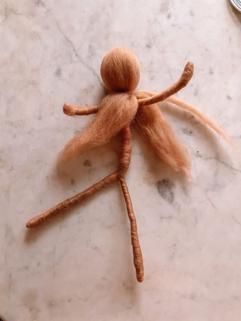 Needle Felted Doll Tutorial: DIY Sugar Plum Fairy Tree Topper - easy DIY instructions for you to recreate! Felting Dolls, Felt Doll Tutorial, Felted Ornaments, Crea Fimo, Needle Felting Tutorial, Wool Dolls, Needle Felting Diy, Needle Felted Christmas, Felt Tree