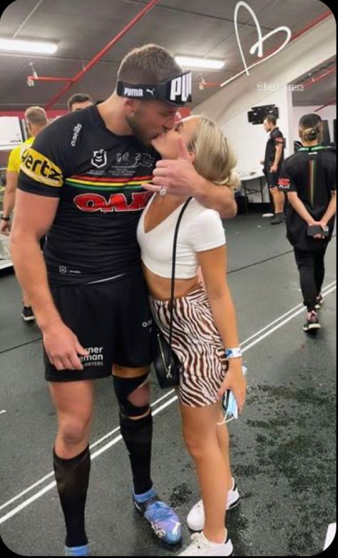 Rugby Bf And Gf Aesthetic, Rugby Girlfriend Aesthetic, Rugby Wife Aesthetic, Rugby Boyfriend Aesthetic, Rugby League Aesthetic, Rugby Player Aesthetic, Rugby Boyfriend, Rugby Couple, Rugby Girlfriend