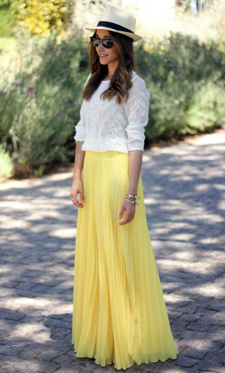 White think knit top paired with a light Maxi Skirt is perfect for a spring to summer outfit. #style Long Yellow Skirt, Yellow Maxi Skirts, Yellow Maxi Dress, Yellow Maxi, Yellow Skirt, Maxi Skirt Dress, Pleated Maxi Skirt, Beautiful Skirts, Cool Street Fashion