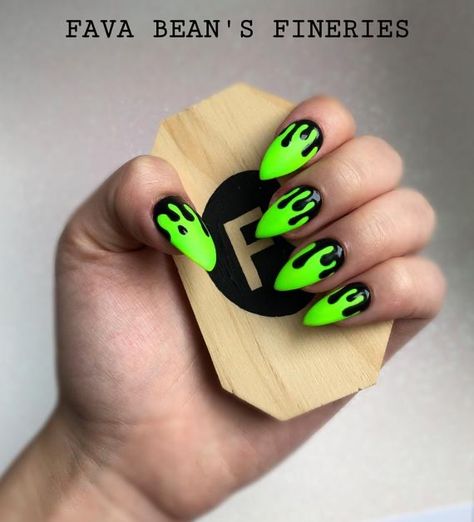 Dripping Halloween Nails, Black And Green Drip Nails, Drippy Halloween Nails, Random Nail Art Designs, Bright Green Halloween Nails, Black And Neon Green Halloween Nails, Neon Drip Nails, Black Green Halloween Nails, Lime Green And Black Nails Design