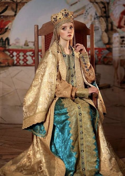 Russian Medieval Russia, Russian Hairstyles, Imperial Clothing, Royalty Clothing, Russian Traditional Clothing, Russian Princess, Slavic Clothing, Russian Clothing, Russian Culture