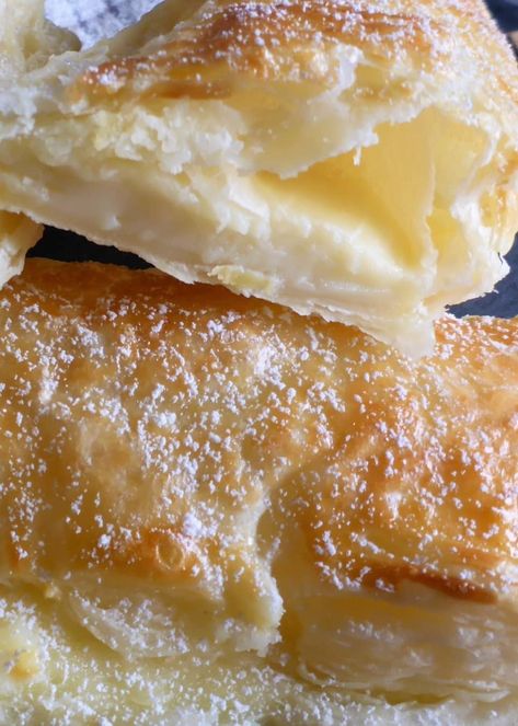 Puff Pastry Cheesecake, Cheesecake Pastry, Easy Lemon Cheesecake, Puff Pastry Recipes Dessert, Pockets Recipe, Bake Cheese, Pastries Recipes Dessert, Puff Pastry Desserts, Sour Cream Recipes