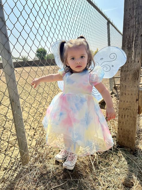 #fairy #babygirl #baby #costume #fairytail #farm #halloween #girlcostume Halloween Fairy, Baby Fairy, Fairy Costume, Baby Halloween, Girl Costumes, Fairy Tail, Mom And Baby, Baby Girl, Halloween