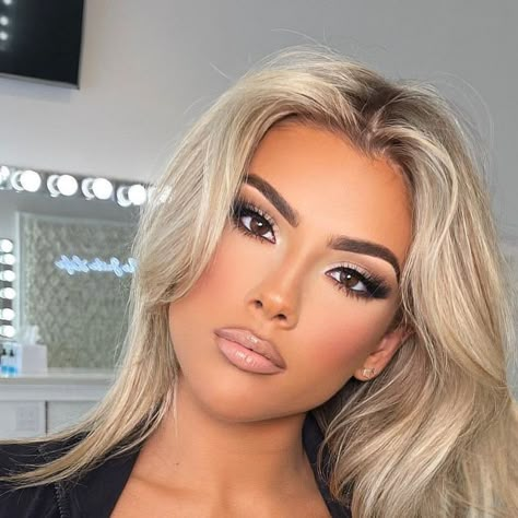 Makeup Looks On Blondes, Prom Makeup Blonde Hair, Blond Makeup Looks, Makeup With Blonde Hair, Wedding Makeup Styles, Full Glam Prom Makeup, Makeup Looks Color, Makeup Looks Neutral, Blond Hair Makeup