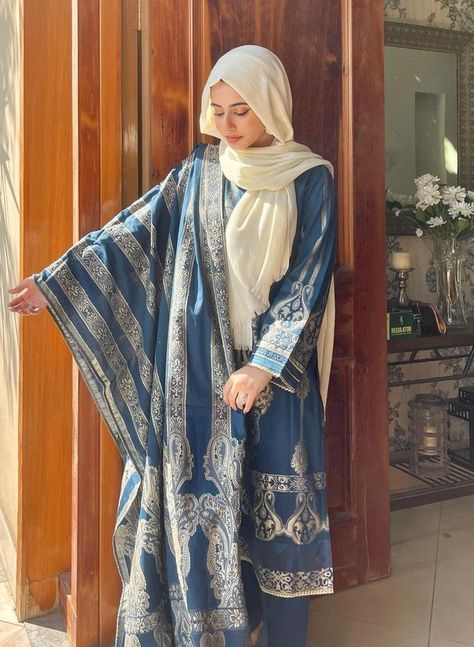 Muslimah Fashion Casual, Abaya Design, Cute Modest Outfits, Pakistani Fashion Casual, Muslim Outfits Casual, Desi Fashion Casual, Pakistani Fancy Dresses, Pakistani Fashion Party Wear, Salwar Kamiz