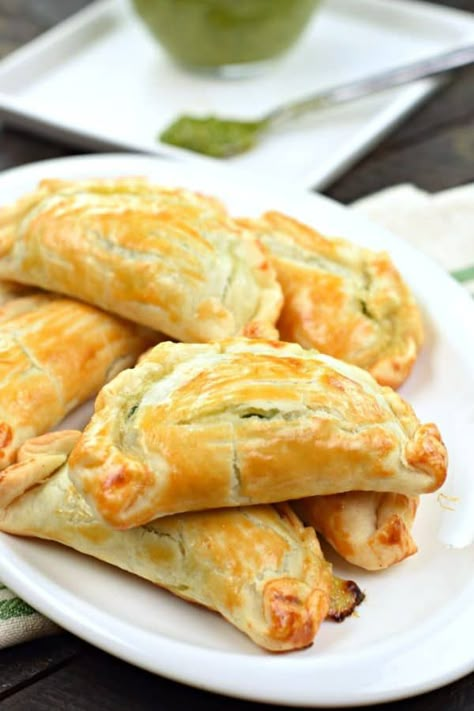 Spinach Empanadas, Cheese Empanadas Recipe, Easy Empanadas Recipe, Empanada Recipes, Lenten Meals, Cheese Empanadas, Cuban Pork, Baked Spinach, Empanadas Dough