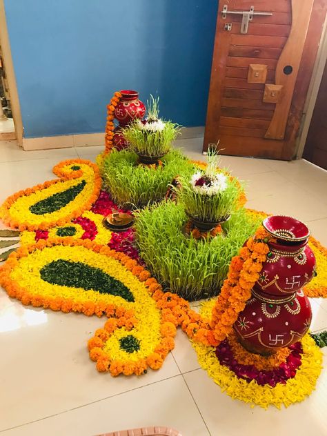 Mataji Decoration Ideas, Hartalika Teej Festival Decoration, Dasha Maa Decoration, Navratri Mataji Decoration At Home, Navaratri Decoration, Navratri Decoration, Simple Flower Rangoli, Diwali Decoration Ideas, Mandir Decoration