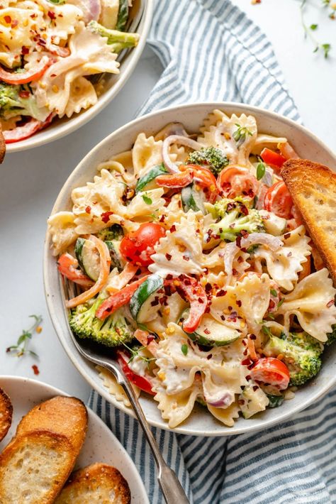 Delicious vegan pasta primavera packed with tender vegetables and tossed in a creamy garlic cashew sauce. This easy vegan pasta primavera recipe has wonderful flavors and plenty of protein and healthy fats for a comforting plant-based meal the whole family will love! #vegan #pasta #healthylunch #healthydinner #dairyfree #vegetarian Best Vegan Pasta, Vegan Pasta Primavera, Easy Vegan Pasta, Primavera Recipe, Pasta Primavera Recipe, Creamy Vegan Pasta, Parmesan Cheese Sauce, Cashew Sauce, Chicken Pasta Bake