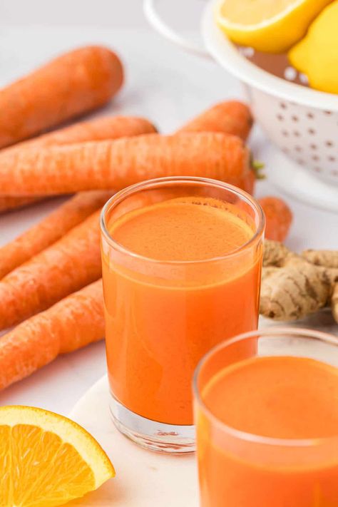 Carrot Orange Juice Orange Carrot Juice, Fresh Turmeric Root, Spicy Carrots, Banana Apple Smoothie, Turmeric Juice, Collagen Recipes, Turmeric Recipes, Healthy Bars, Detox Juice Recipes