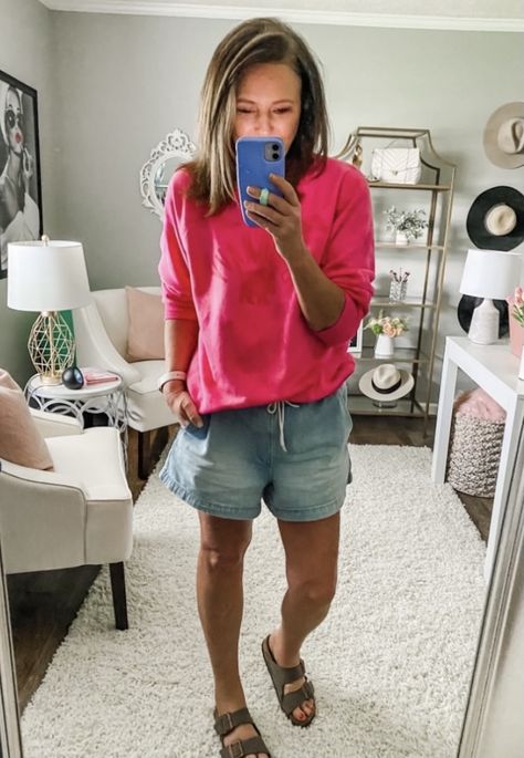 Spring Shorts Outfits, Outfits 40s, Beverly Ennis Hoyle, Casual Outfit Spring, Short Nails Gel, Cute Nails Short, Outfits Women Over 40, Jean Short Outfits, Casual Summer Outfits For Women