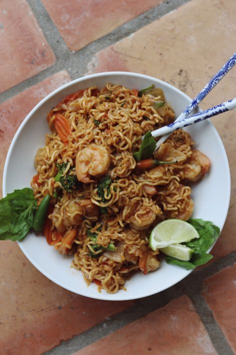 One Pot Ramen, Shrimp Ramen Noodle Recipes, Stir Fry With Shrimp, Ramen Noodle Stir Fry, Fried Ramen, Shrimp Ramen, Ramen Stir Fry, Noodle Stir Fry, Shrimp Noodles