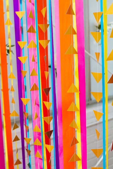 Holi Backdrop, Easy Diy Backdrop, Backdrop For Photoshoot, Geometric Backdrop, Street Wedding, Geometric Rainbow, Photoshoot Backdrops, Party Backdrops, Wedding Wonderland