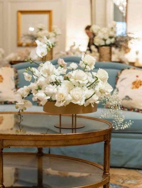 Four Seasons Wedding, White Floral Centerpieces, Wedding Table Themes, Modern Centerpieces, Flower Arrangement Designs, Modern Flower Arrangements, Bride Flowers, Wedding Hall, Flower Centerpieces Wedding