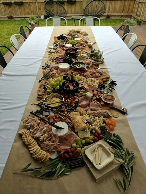 Table long charcuterie board! Cheese Table, Cheese Party, Charcuterie And Cheese Board, Grazing Tables, Homemade Cheese, Snacks Für Party, Cheese Platters, Long Table, Meat And Cheese