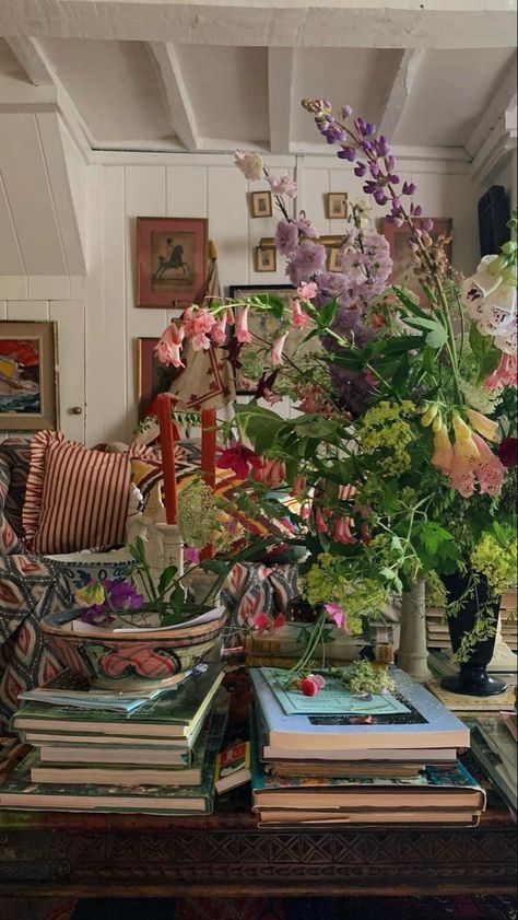 Sean Pritchard, Florist Life, Floral Interior Design, English Flowers, Living Colors, English Decor, Beautiful Flower Arrangements, Dream Apartment, Eclectic Home