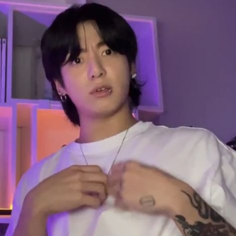 Jungkook icon ~ Wlive {230805} Jungkook Funny Reaction, Jungkook Meme Funny, Funny Jungkook Pictures, Jungkook Sassy, Sassy Meme, Jungkook Reaction, Jungkook Meme, Jungkook Pfp, Jungkook Boyfriend Material