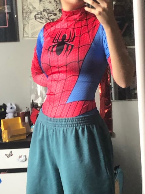 Spider Man With Sweatpants, Spider Man Costume With Sweatpants, Spider Man Aesthetic Outfits, Spider Woman Outfit, Spiderman Outfit Women, Spider Man Fit, Spiderman Costume Women, Spiderman Sweatpants, Spider Man Dress