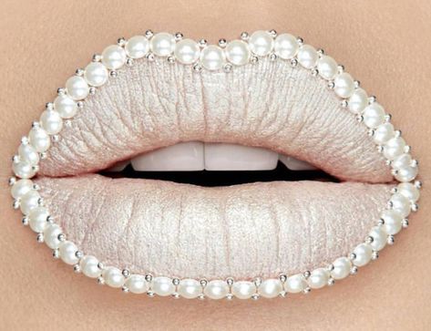 Catwalk Makeup, Lipstick Looks, Makeup Jobs, White Lipstick, Cute Lipstick, Lip Combos, Lip Art Makeup, Clay Patterns, Metallic Lips