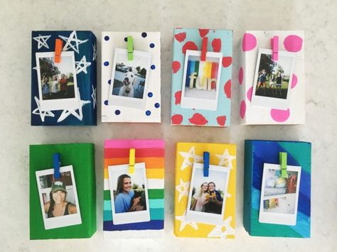 diy photo blocks, perfect for party craft/favors, vbs, etc. 2x4+paint+clothes pin Mothers Day Polaroid Craft, Preschool Polaroid Craft, Diy Instax Frame, Crafts With Polaroid Pictures, Wood Block Photo Holder Diy, Polaroid Crafts For Kids, Polaroid Craft Ideas, Diy Instax Photo Frame, Instax Crafts