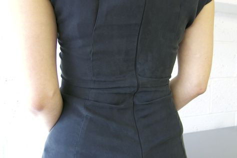 Back Adjustment, Diy Belt For Dresses, Sway Back, Diy Belt, By Hand London, Kim Dress, Sewing Tricks, Sewing Tops, Crafts Sewing Projects