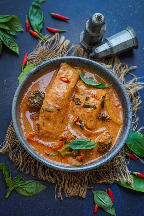 Panang Curry Recipe, Green Curry Recipes, Panang Curry, Hearty Meal, Salmon Dishes, Food Photography Inspiration, Thai Curry, Curry Recipe, Thai Style