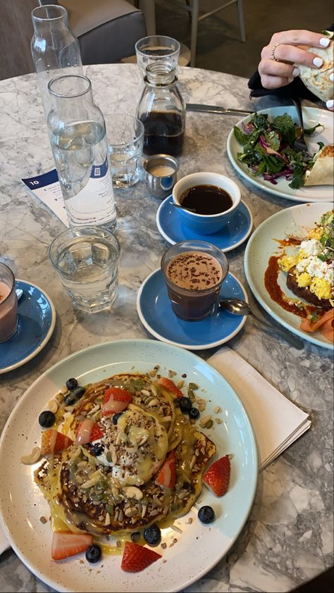 DC #foodies Bluestone Lane cafe in #washington #dc #brunch #dcbrunch Washington Dc Cafe, Food In Dc, Washington Dc Winter, Washington Dc Food, Bluestone Lane, Dc Food, Weird Girl, Brunch Cafe, Blue Cafe