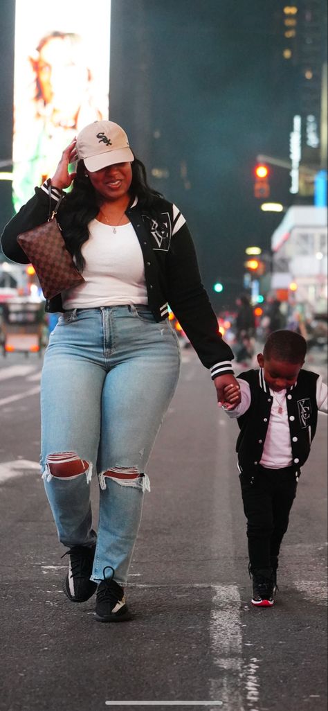 Toddler black boy boy mom black moms nyc vibes Mom And Me Photos, Mom And Son Outfits, Nyc Vibes, Cute Family Pictures, Mommy And Baby Pictures, Toddler Photoshoot, Mom Black, City Mom, Mother Daughter Fashion