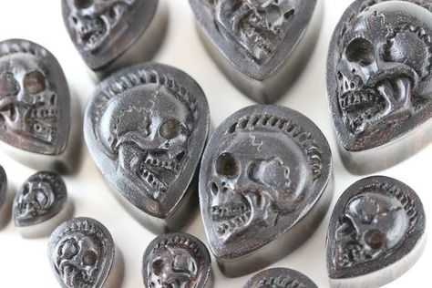 Heart Gauges Aesthetic, Small Heart Gauges, Halloween Heart-shaped Metal Jewelry, Punk Heart-shaped Earrings, Heart Tunnels Ear Plugs, Green Goldstone, 00 Gauge, Don't Fear The Reaper, Teardrop Plugs