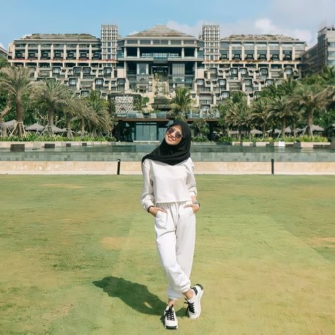 Ootd Hijab Style, Modern Hijab, Modern Hijab Fashion, Casual Hijab, Casual Hijab Outfit, Fashion Hijab, Outfit Hijab, Ootd Hijab, Beautiful Hijab