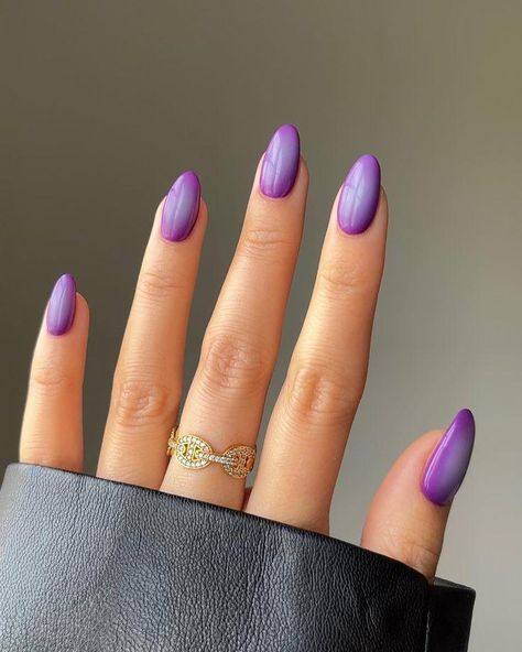 Chic Summer Purple Almond Nails - Trendy & Classy Nail Inspo Chrome Manicure, White Chrome Nails, Blue Chrome Nails, Ideas Uñas, Aura Nails, Purple Aura, Purple Nail Art, Chrome Nails Designs, Airbrush Nails