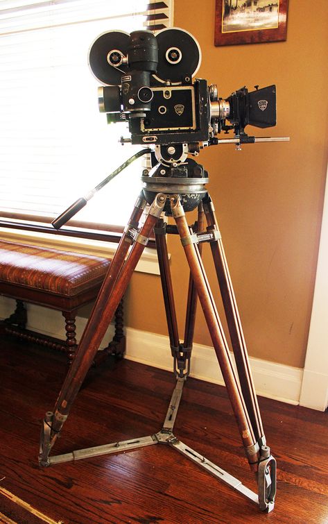 Tv Camera, Vintage Movie Camera, Vintage Film Projector, Film Projector, Film Equipment, Hollywood Lights, Movie Decor, Antique Cameras, Movie Camera