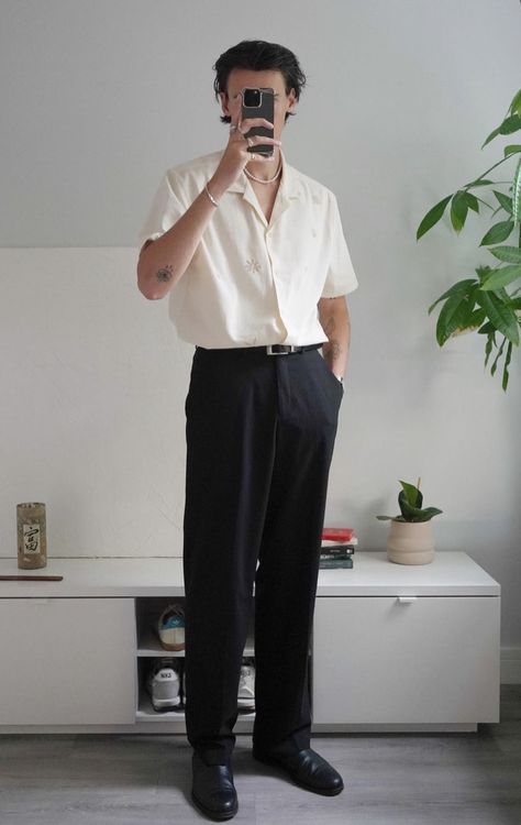 Pleated Pants Outfit Men, Pleated Trousers Outfit, Taiwan Outfit, Pleated Pants Outfit, Estilo Old Money, Slacks Outfit, Office Fits, Suits Casual, Old School Fashion