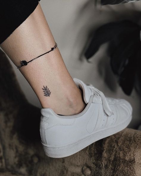 Palm Tree Simple Tattoo, Palm Branch Tattoo, Palm Leaf Tattoo, Wisdom Tattoo, Branch Tattoo, Palm Branch, Palm Tattoos, Fine Line Tattoos, Line Tattoos