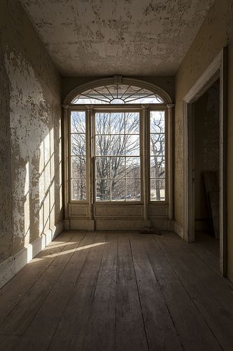 Abandoned house, NY by stephenbley Craftsman House Interior, Federal Architecture, Southern Gothic Aesthetic, Mobile Home Doors, Abandoned Mansion, Gothic Furniture, Small Girl, Abandoned House, Lighting Concepts