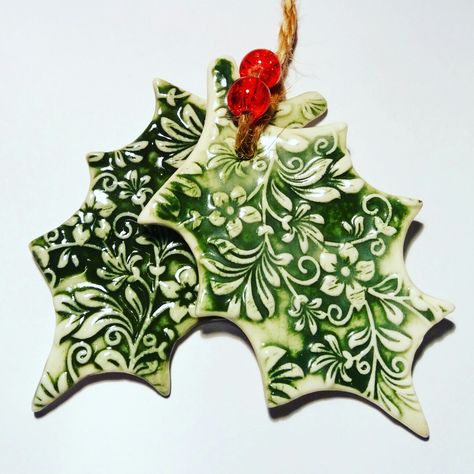 Holiday Pottery, Clay Christmas Decorations, Ceramic Christmas Decorations, Pottery Ornaments, Pottery Handbuilding, Christmas Clay, Polymer Clay Christmas, Clay Crafts Air Dry, Pottery Crafts