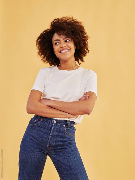 Studio portrait of a confident successful woman in studio wearing blue jeans and white tshirt. She is smiling with her arms crossed. She is looking off camera and is standing in front a of a yellow beige backdrop. Woman In Jeans, Female Portrait Poses, Successful Woman, Headshot Poses, Drawing People Faces, Personal Branding Photoshoot, Self Portrait Poses, Studio Portrait, Yellow Beige