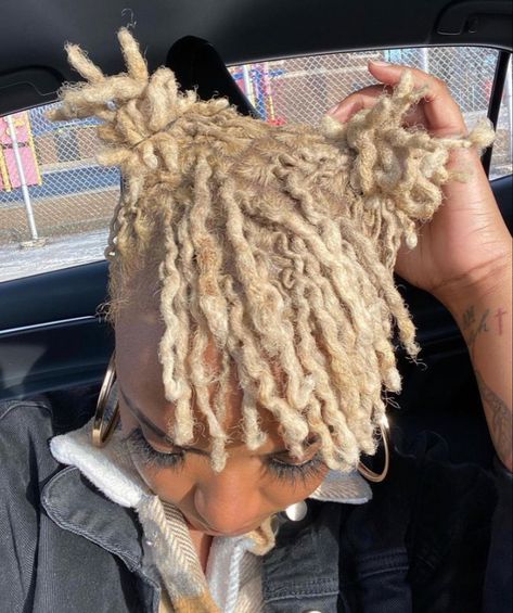 Light Blonde Locs, Blonde Brown Locs, Platinum Locs Black Women, Ash Blonde Locs Black Women, Platinum Blonde Locs Black Women, Ash Blonde Locs, Blonde Starter Locs, Platinum Blonde Locs, Bleached Dreads