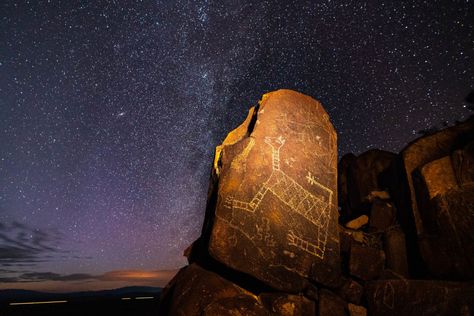 Three River Petroglyph site National Geographic Photographers, Art Articles, Three Rivers, Art Sites, America Today, Native American Culture, Ancient Aliens, Art Archive, Animal Figures