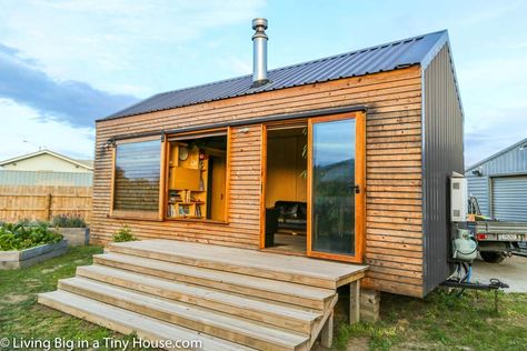 Tiny House Videos, Tiny House 3 Bedroom, House 3 Bedroom, Tiny House Family, Barn House Interior, Tiny House Exterior, Tin Wall, Tiny House Layout, Backyard Studio