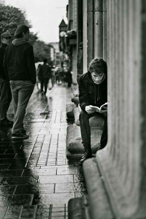 https://flic.kr/p/zZFcRb | Reader | Alba Santiago González Carlos Castaneda, Foto Poses, Foto Vintage, Reading A Book, Foto Inspiration, Street Photo, Fotografi Potret, I Love Books, Photography Inspo